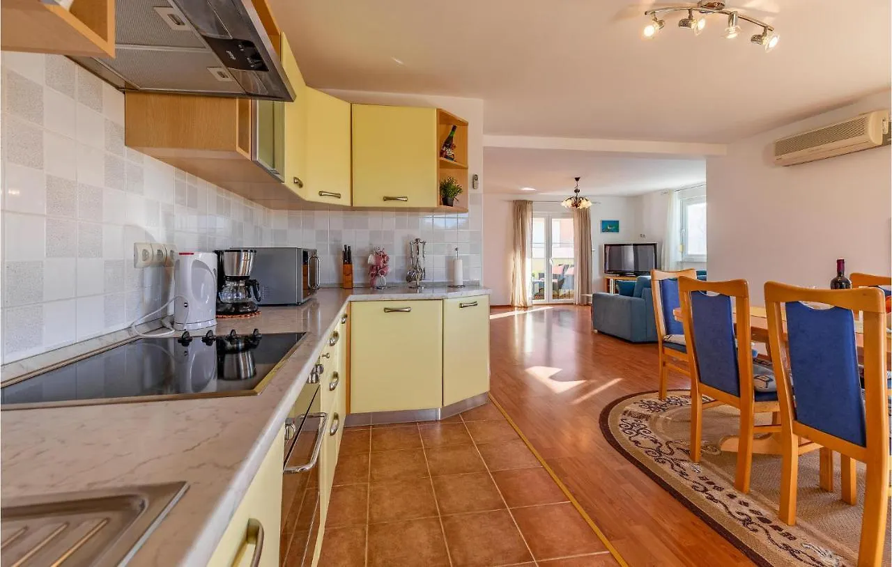 Stunning Apartment In Medulin With Wifi 0*,